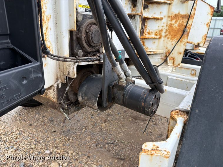 image for item YA3296 2016 Altec DC1317 wood chipper