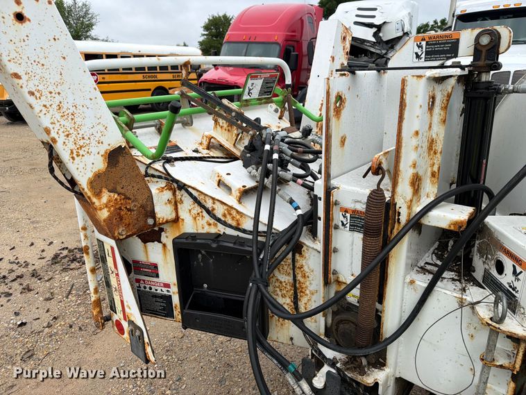 image for item YA3296 2016 Altec DC1317 wood chipper