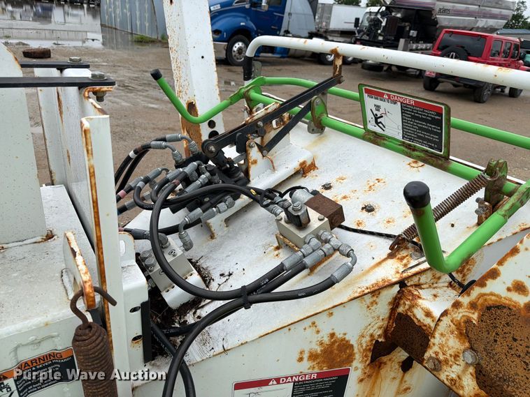 image for item YA3296 2016 Altec DC1317 wood chipper