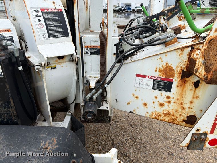 image for item YA3296 2016 Altec DC1317 wood chipper