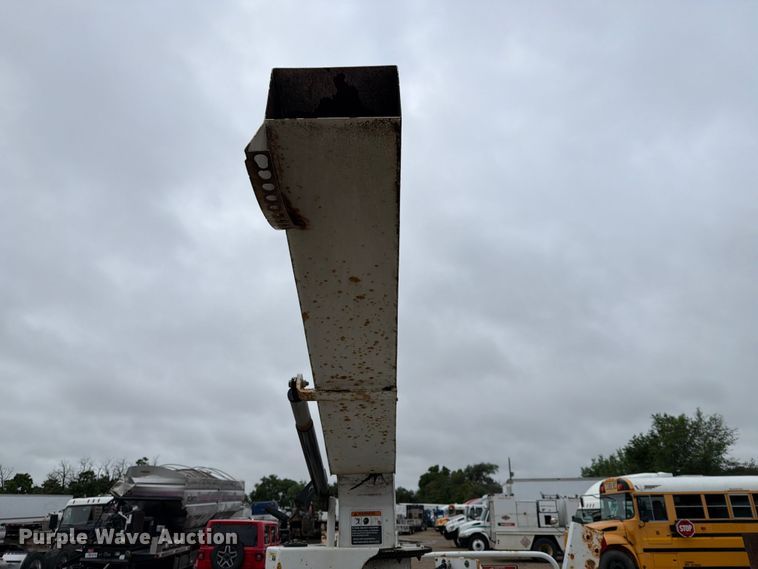 image for item YA3296 2016 Altec DC1317 wood chipper