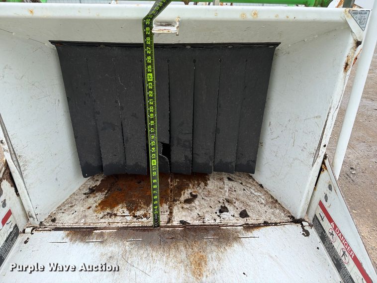 image for item YA3296 2016 Altec DC1317 wood chipper