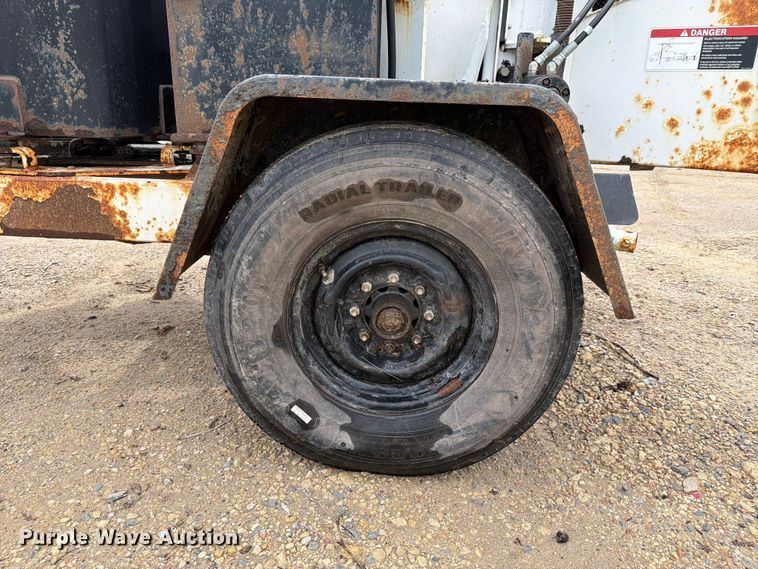 image for item YA3296 2016 Altec DC1317 wood chipper