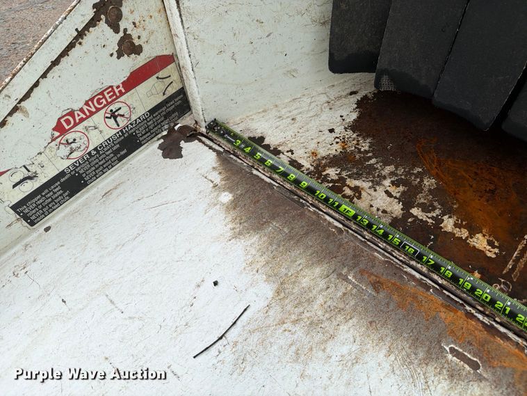 image for item YA3297 2016 Altec DC1317 wood chipper