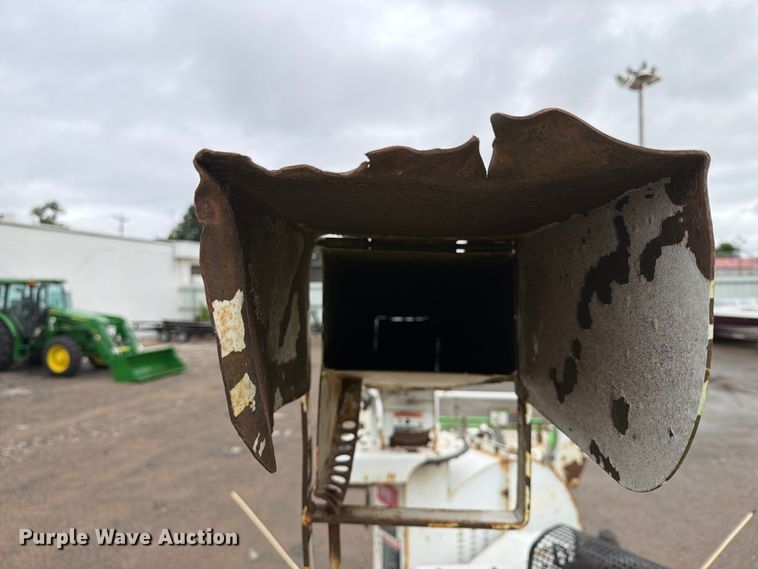 image for item YA3297 2016 Altec DC1317 wood chipper