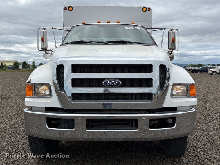 image for item YA3443 2013 Ford F750 chipper truck