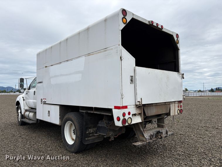 image for item YA3443 2013 Ford F750 chipper truck