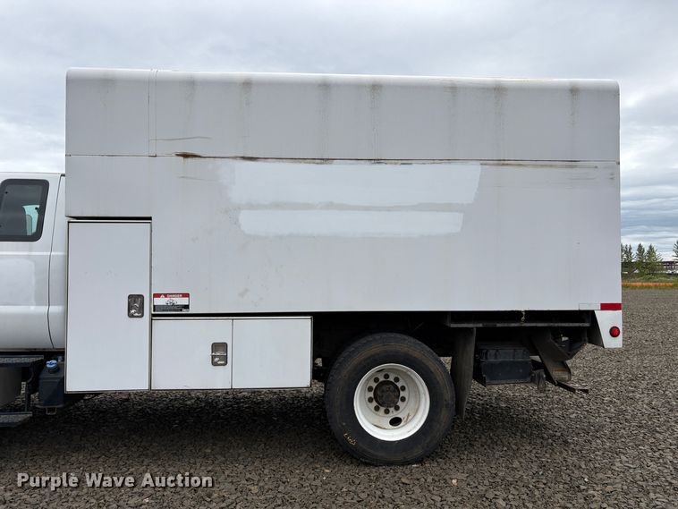 image for item YA3443 2013 Ford F750 chipper truck