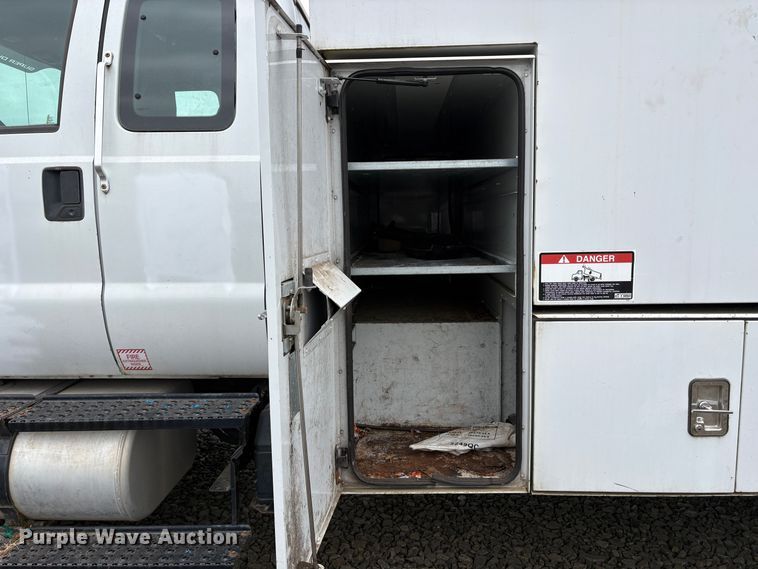 image for item YA3443 2013 Ford F750 chipper truck