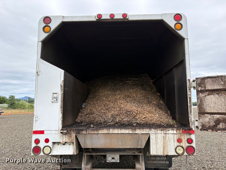 image for item YA3443 2013 Ford F750 chipper truck