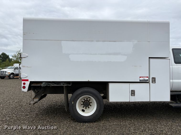 image for item YA3443 2013 Ford F750 chipper truck