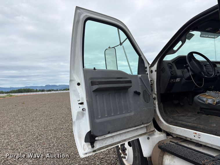 image for item YA3443 2013 Ford F750 chipper truck