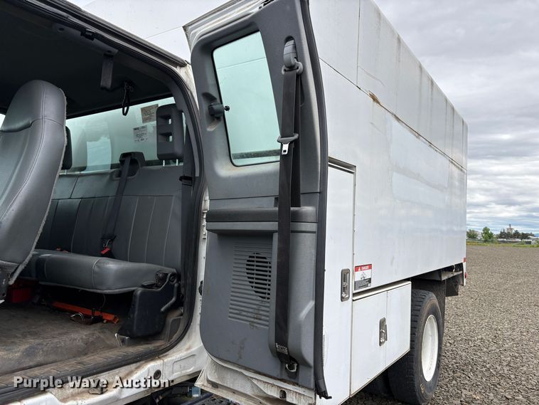 image for item YA3443 2013 Ford F750 chipper truck