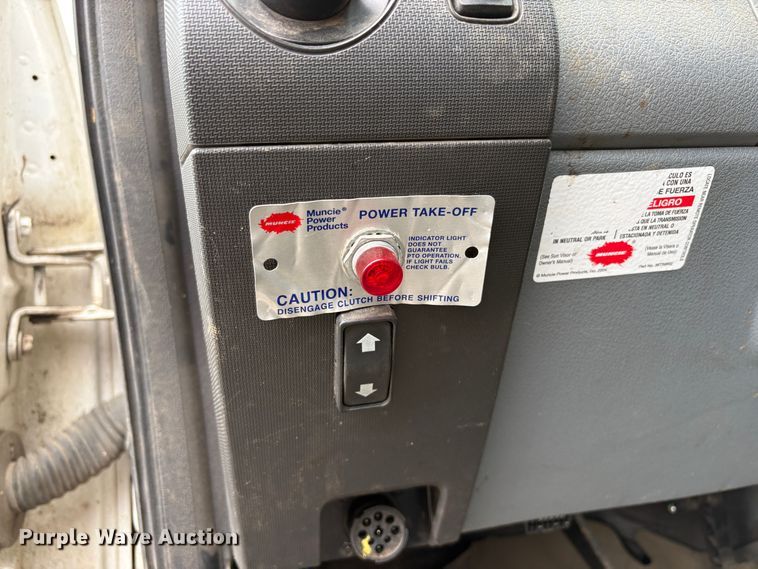 image for item YA3443 2013 Ford F750 chipper truck