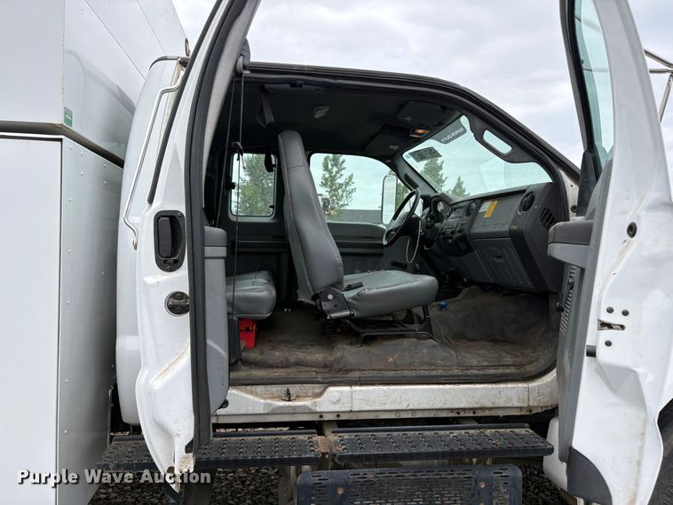 image for item YA3443 2013 Ford F750 chipper truck