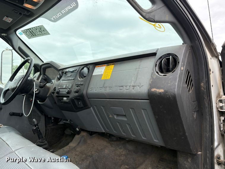 image for item YA3443 2013 Ford F750 chipper truck