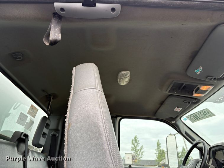 image for item YA3443 2013 Ford F750 chipper truck