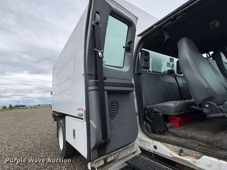 image for item YA3443 2013 Ford F750 chipper truck