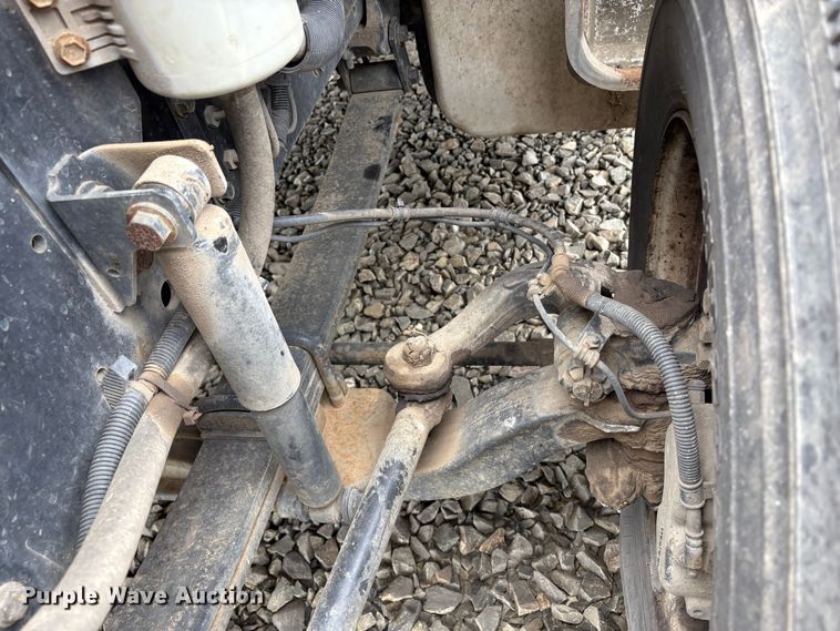 image for item YA3443 2013 Ford F750 chipper truck