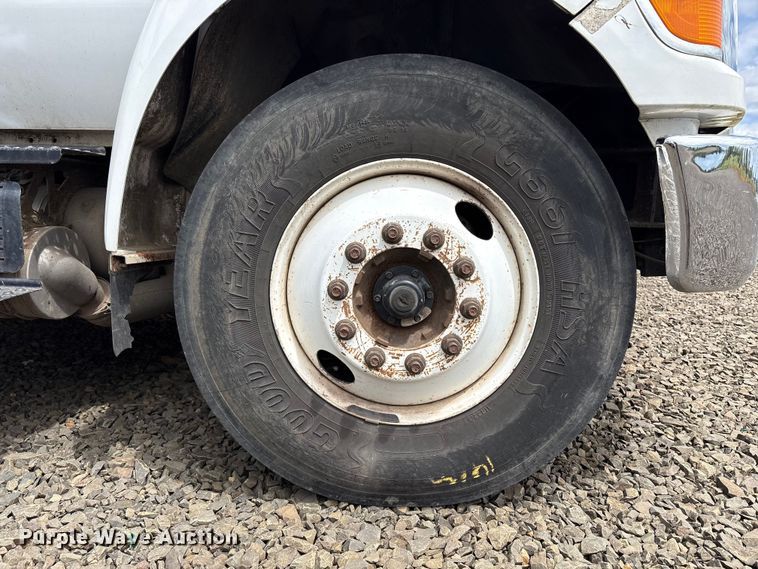 image for item YA3443 2013 Ford F750 chipper truck