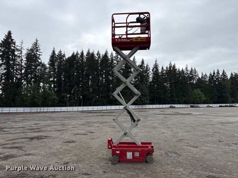 image for item YA3462 MEC 1330SE scissor lift