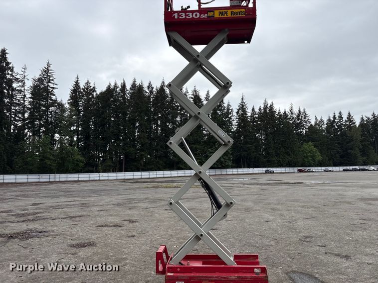 image for item YA3462 MEC 1330SE scissor lift