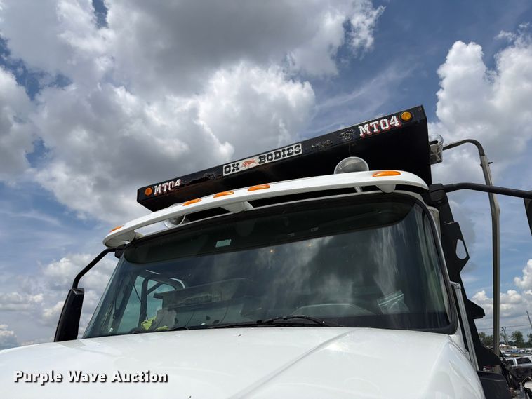 image for item YA3558 2016 Caterpillar CT660S dump truck