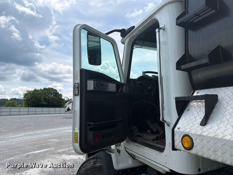 image for item YA3558 2016 Caterpillar CT660S dump truck