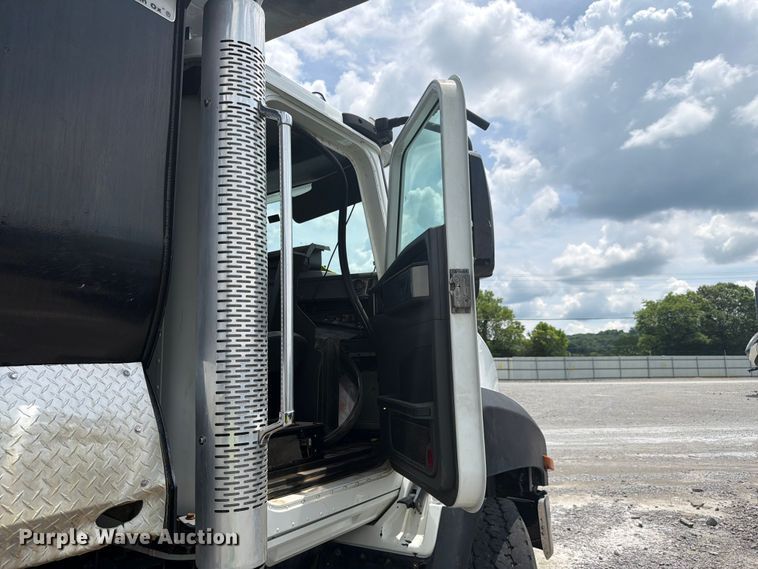 image for item YA3558 2016 Caterpillar CT660S dump truck
