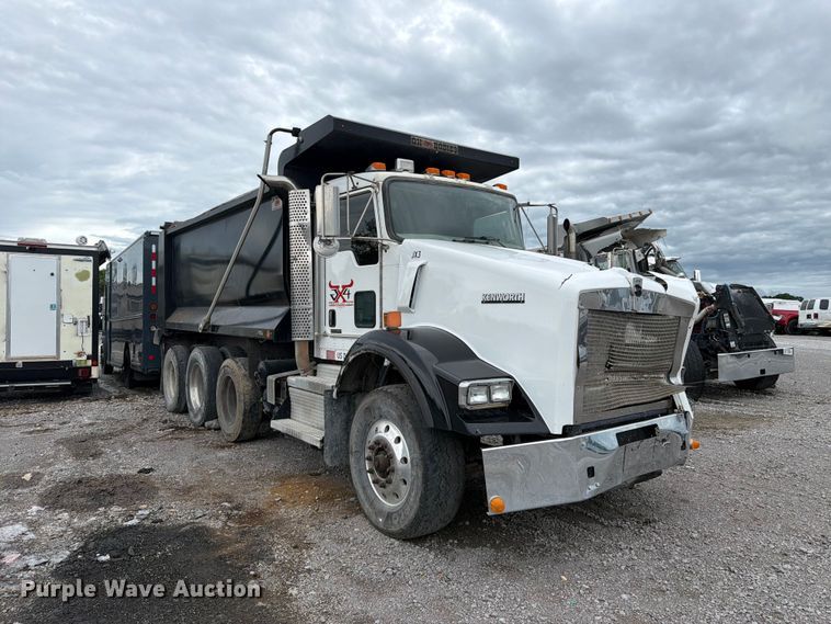image for item YA3777 2018 Kenworth T800 dump truck