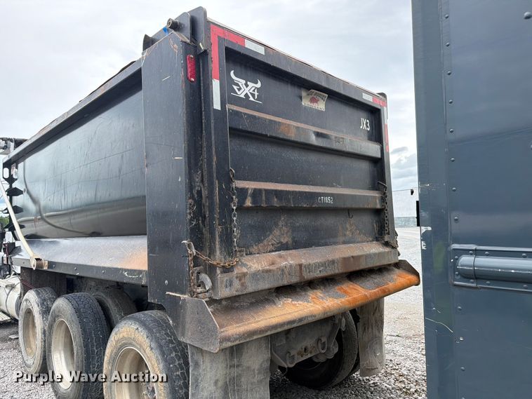 image for item YA3777 2018 Kenworth T800 dump truck
