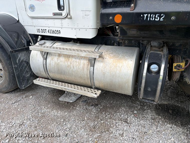 image for item YA3777 2018 Kenworth T800 dump truck