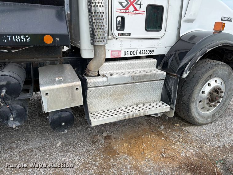 image for item YA3777 2018 Kenworth T800 dump truck