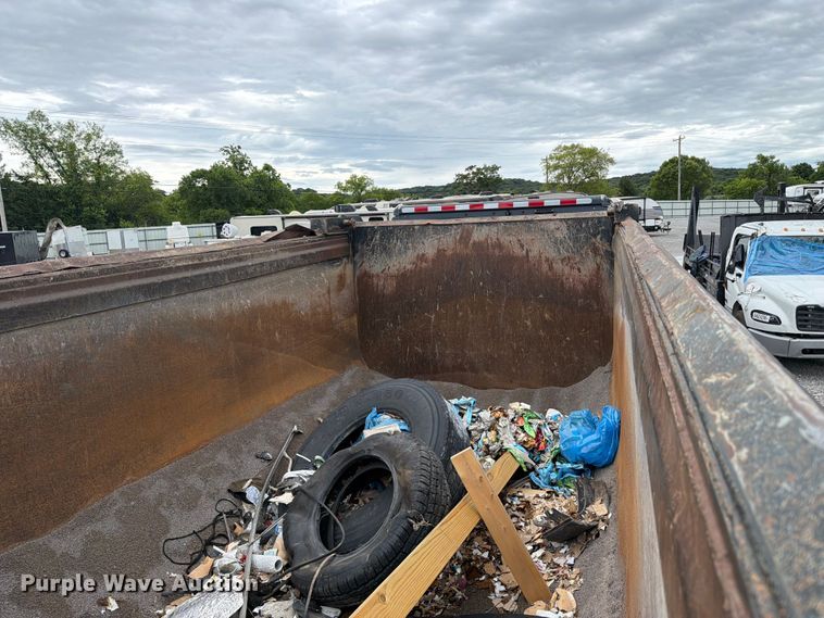 image for item YA3777 2018 Kenworth T800 dump truck
