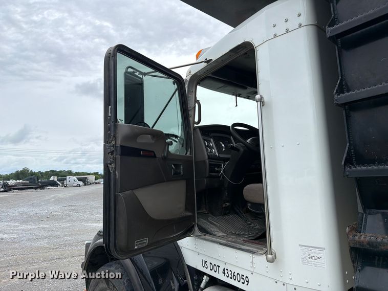 image for item YA3777 2018 Kenworth T800 dump truck
