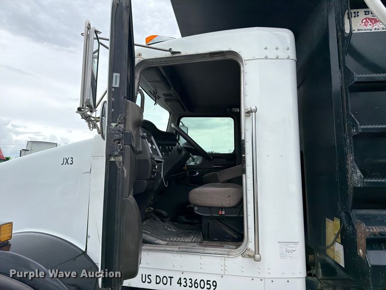 image for item YA3777 2018 Kenworth T800 dump truck