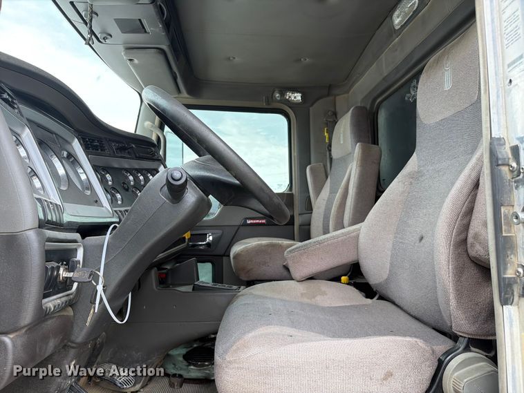 image for item YA3777 2018 Kenworth T800 dump truck
