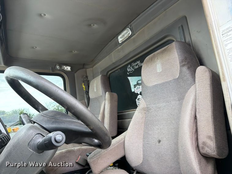 image for item YA3777 2018 Kenworth T800 dump truck
