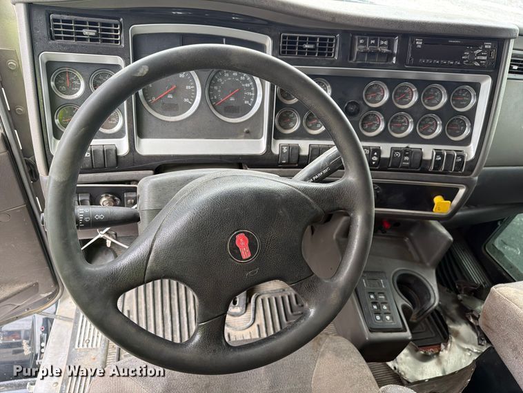 image for item YA3777 2018 Kenworth T800 dump truck