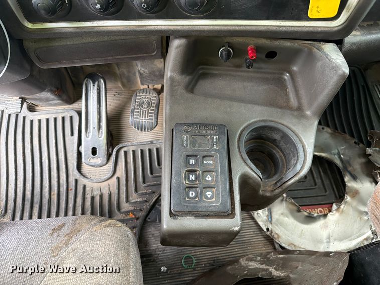 image for item YA3777 2018 Kenworth T800 dump truck