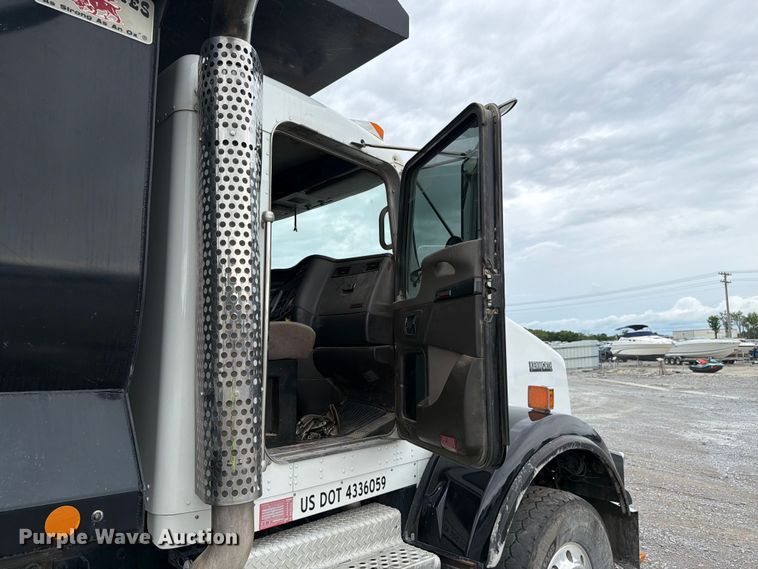 image for item YA3777 2018 Kenworth T800 dump truck
