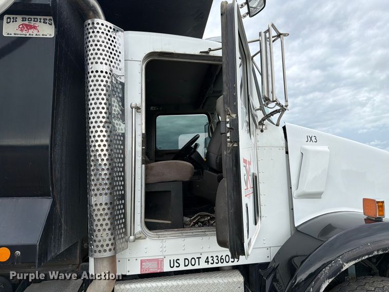 image for item YA3777 2018 Kenworth T800 dump truck
