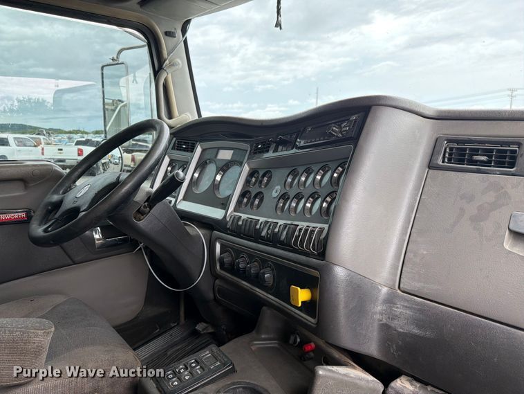 image for item YA3777 2018 Kenworth T800 dump truck