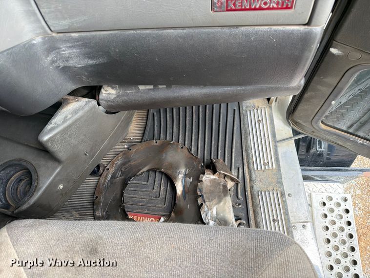 image for item YA3777 2018 Kenworth T800 dump truck