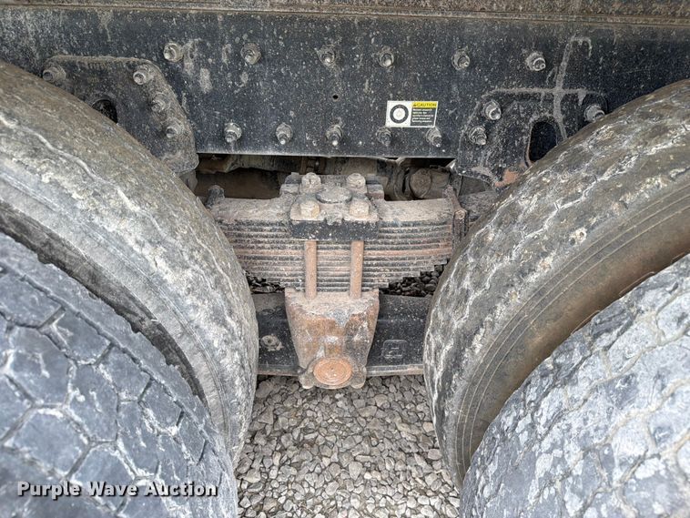 image for item YA3777 2018 Kenworth T800 dump truck