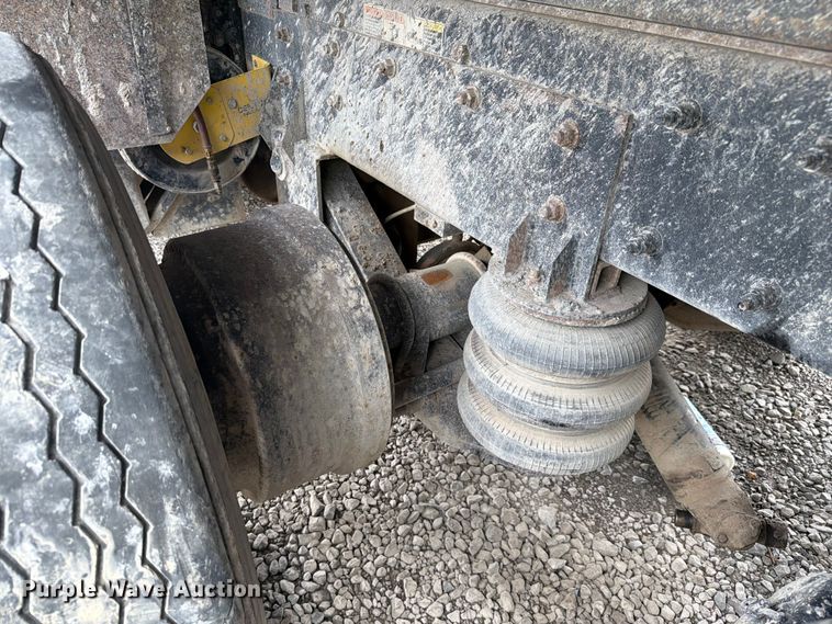 image for item YA3777 2018 Kenworth T800 dump truck