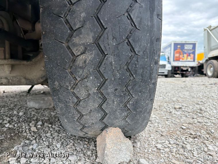 image for item YA3777 2018 Kenworth T800 dump truck