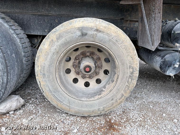 image for item YA3777 2018 Kenworth T800 dump truck
