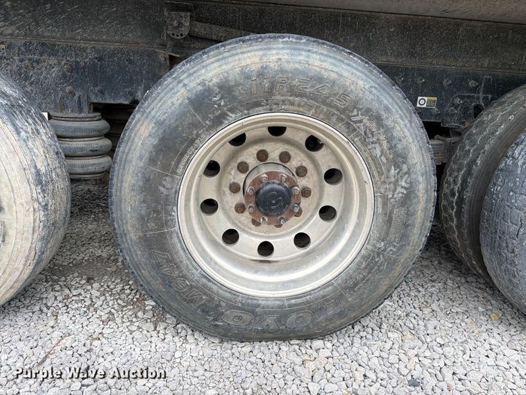 image for item YA3777 2018 Kenworth T800 dump truck