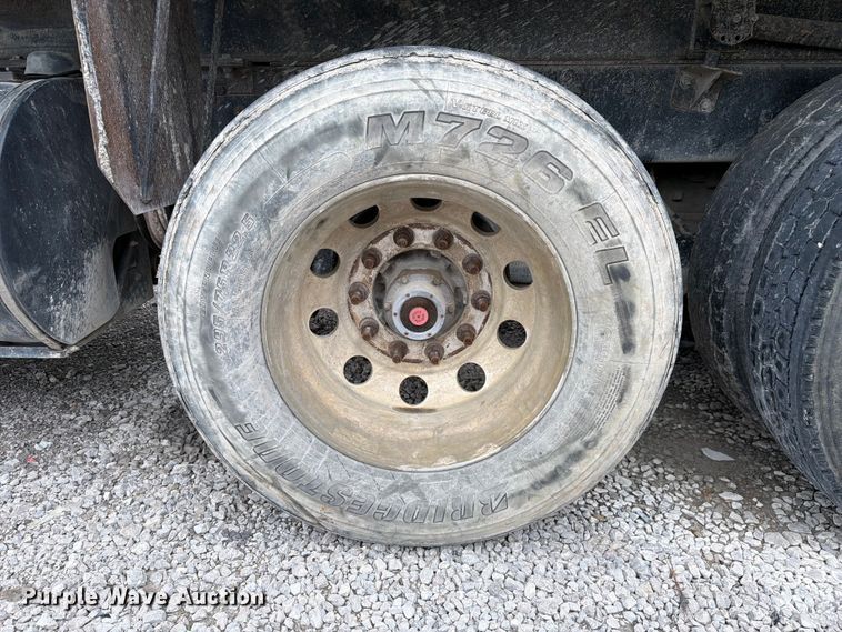image for item YA3777 2018 Kenworth T800 dump truck